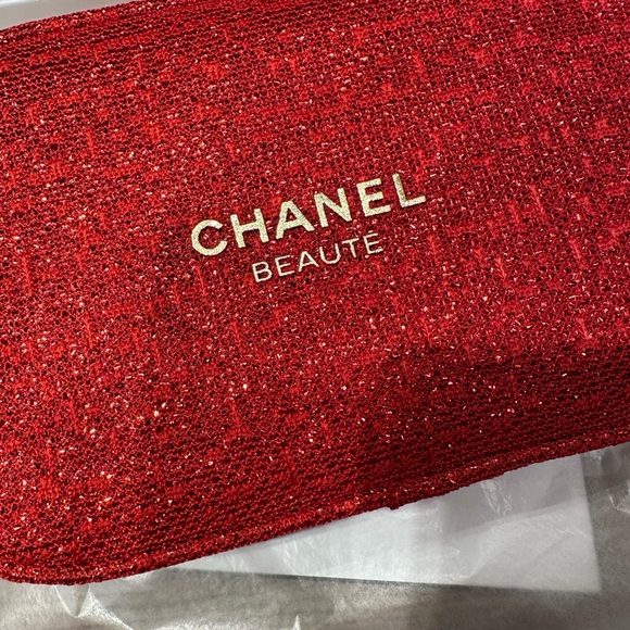 CHANEL NWT tweed cosmetic bag. - Picture 3 of 9